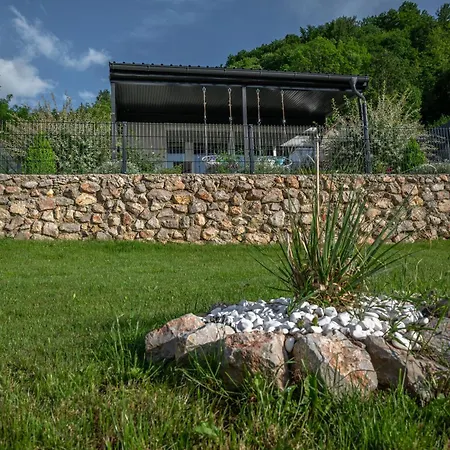 펜션 Beautiful Tinny House Near Una *