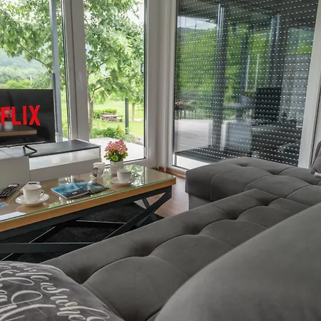 Beautiful Tinny House Near Una *