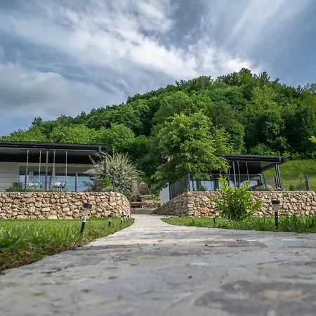 Beautiful Tinny House Near Una