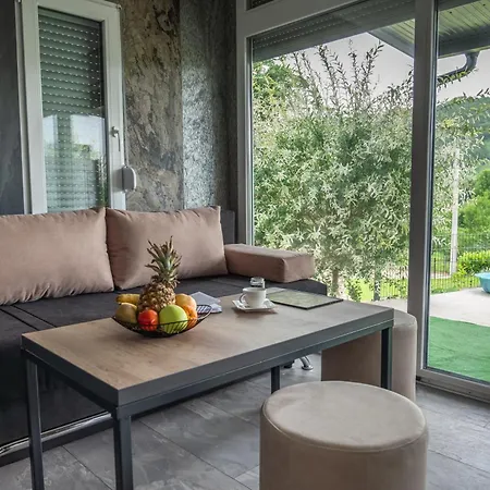 Beautiful Tinny House Near Una 펜션 *