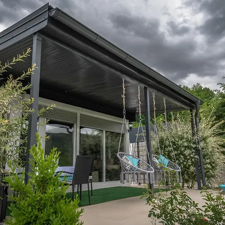 Beautiful Tinny House Near Una