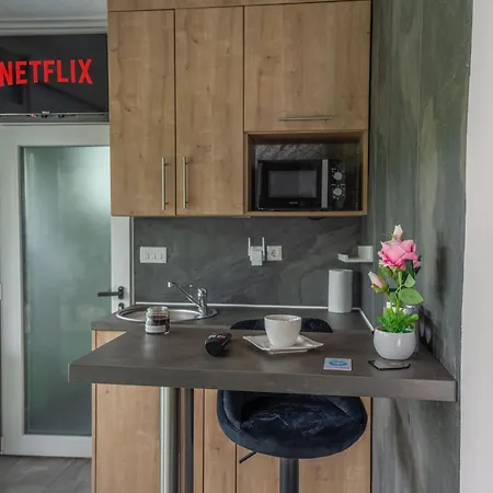 Beautiful Tinny House Near Una 펜션 *