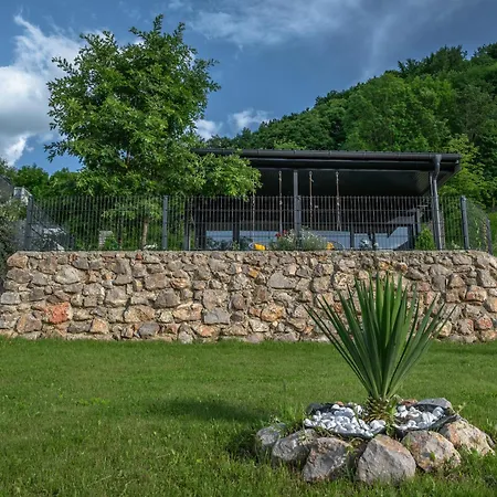 Beautiful Tinny House Near Una 펜션