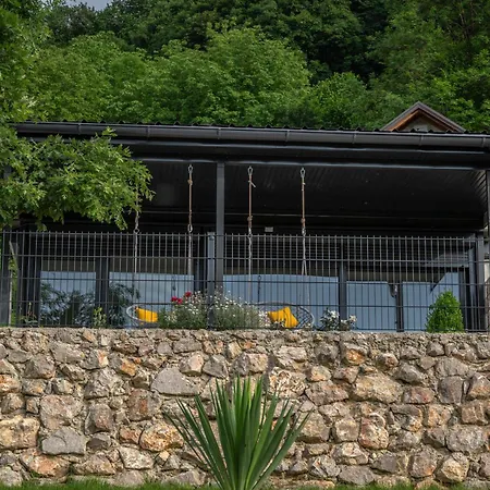 Beautiful Tinny House Near Una 펜션